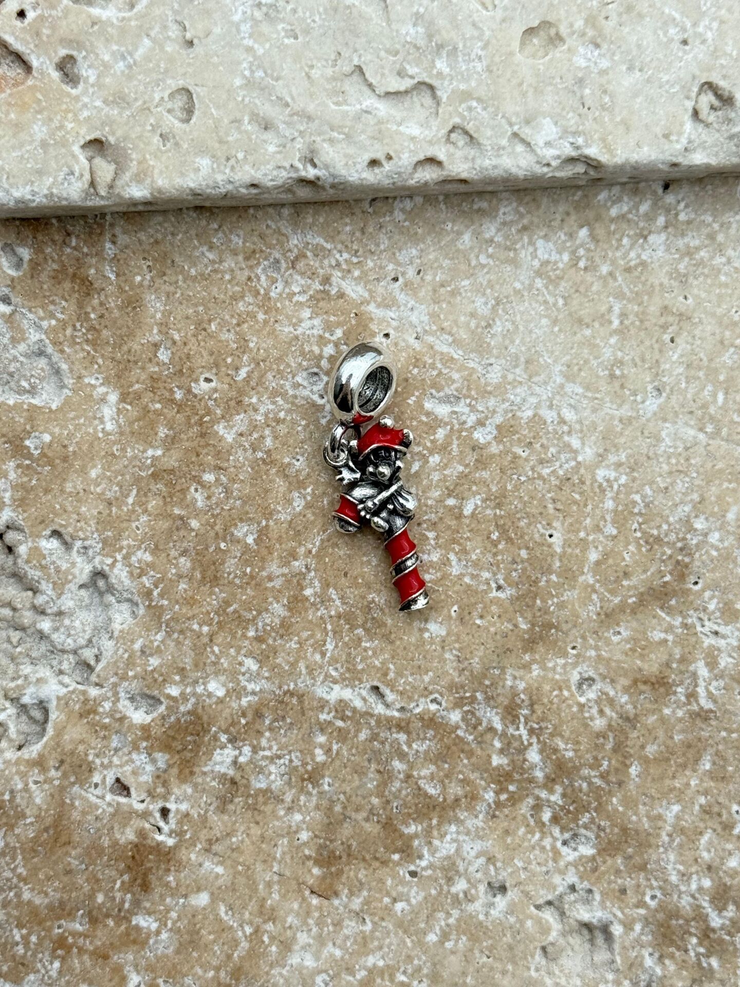 PNDR Charm // CHARM-889