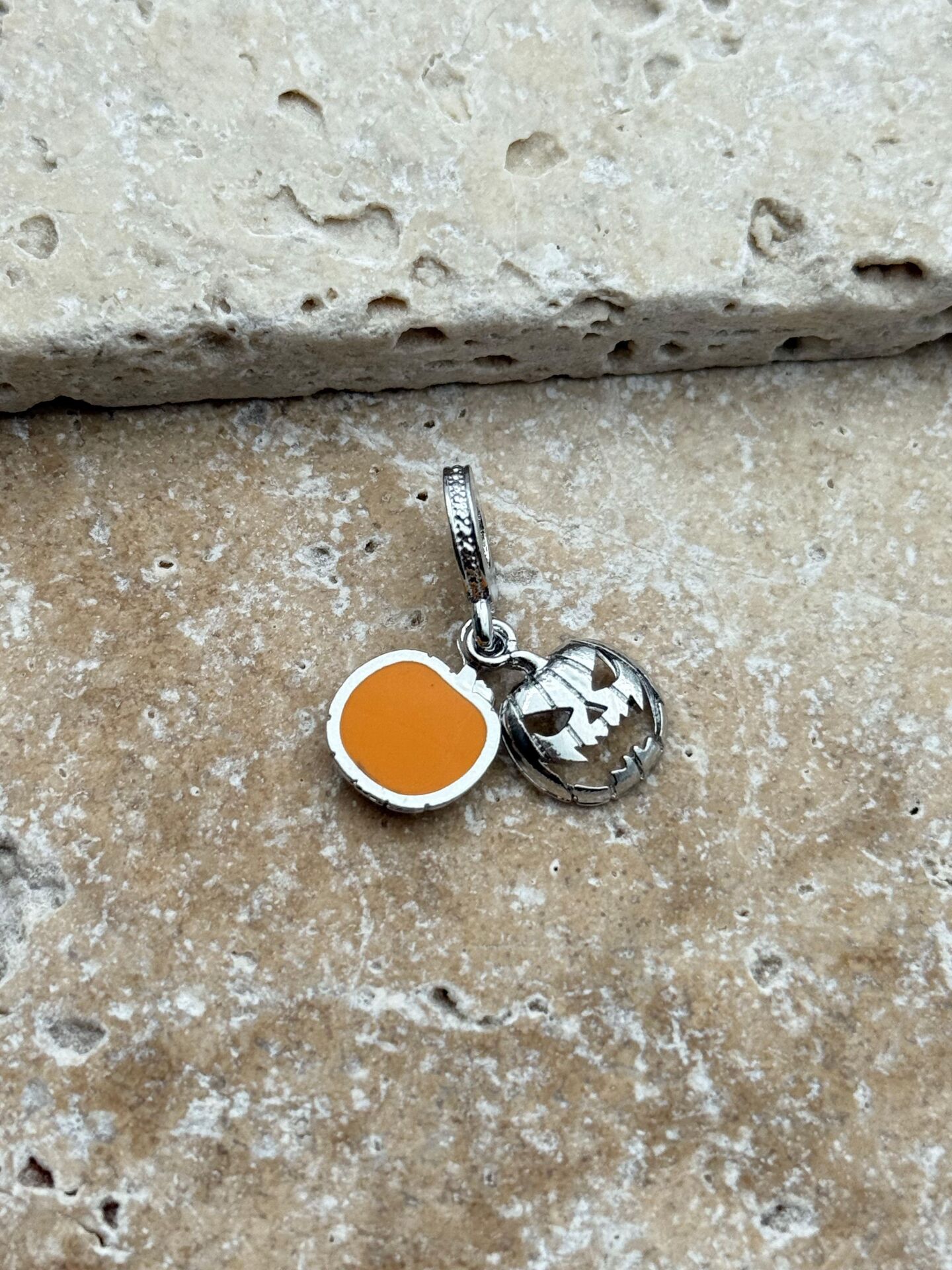 PNDR Charm // CHARM-768