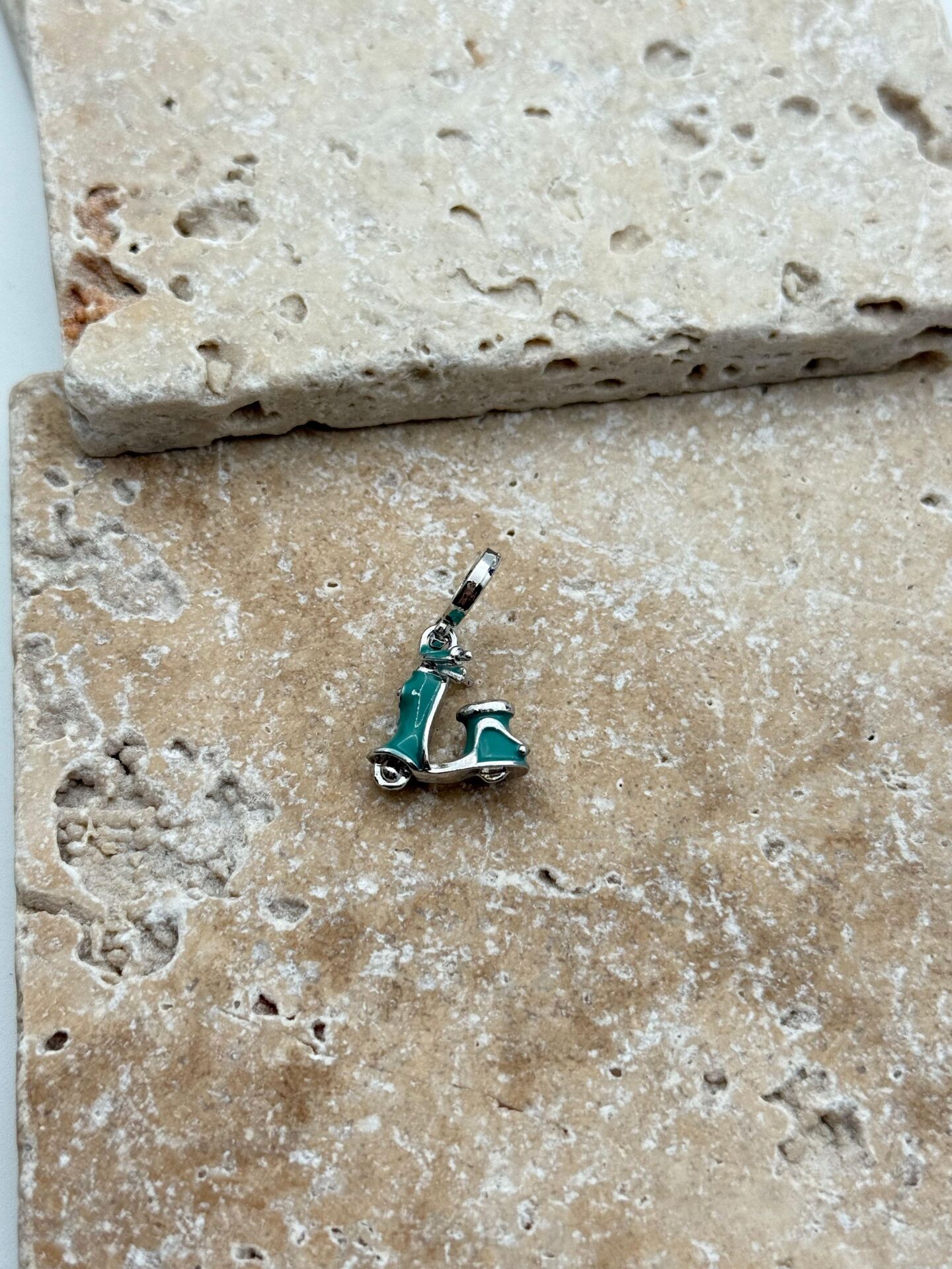 PNDR Charm // CHARM-846