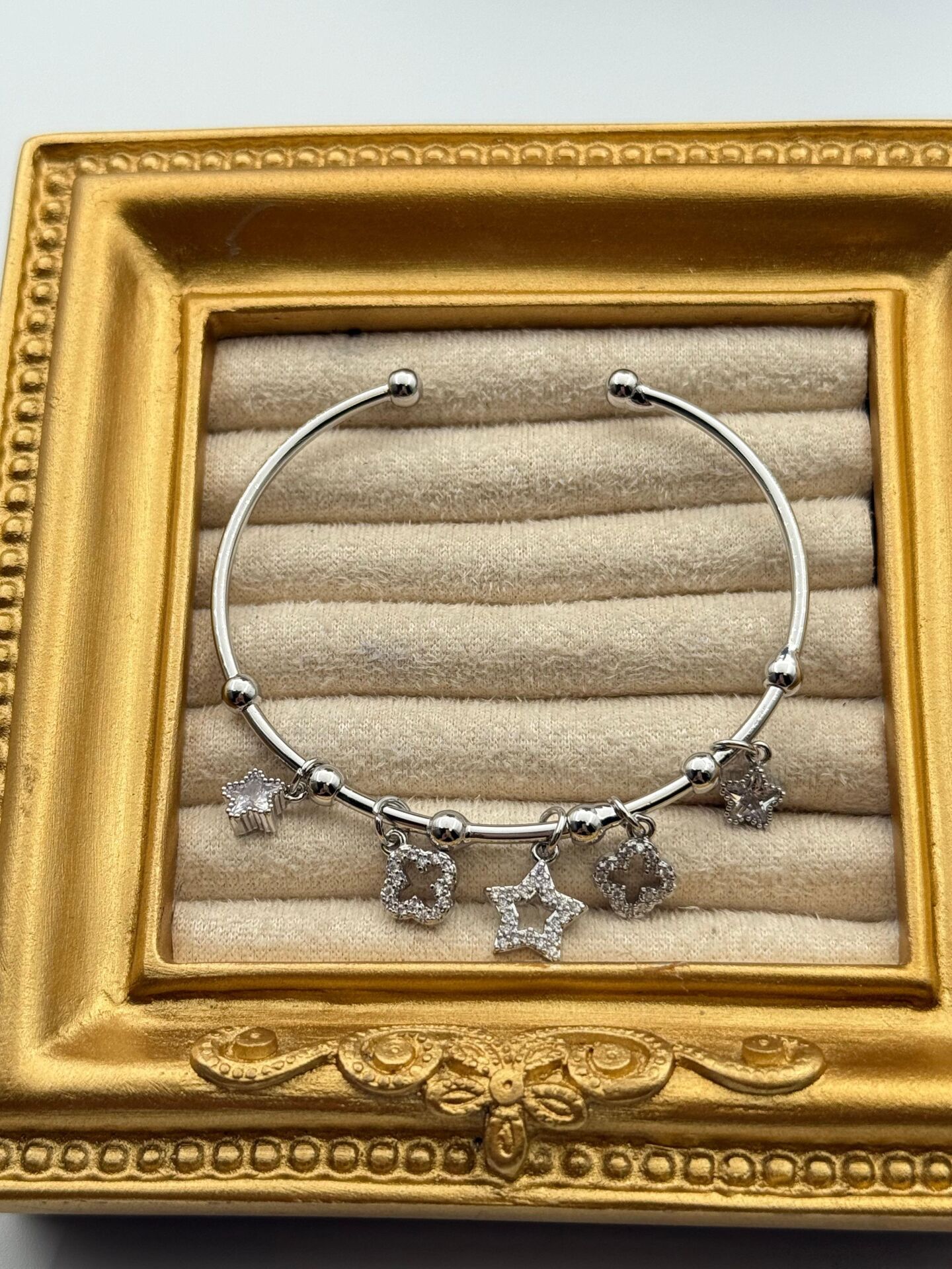 Çelik Charmlı Bileklik // BILEK-6110