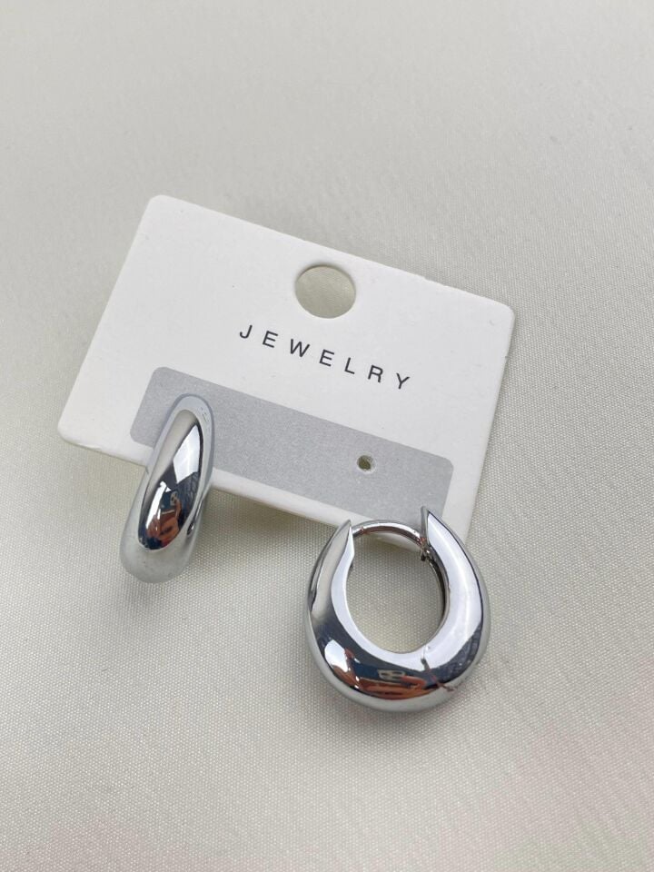 VIP Earring // K-ITH-689
