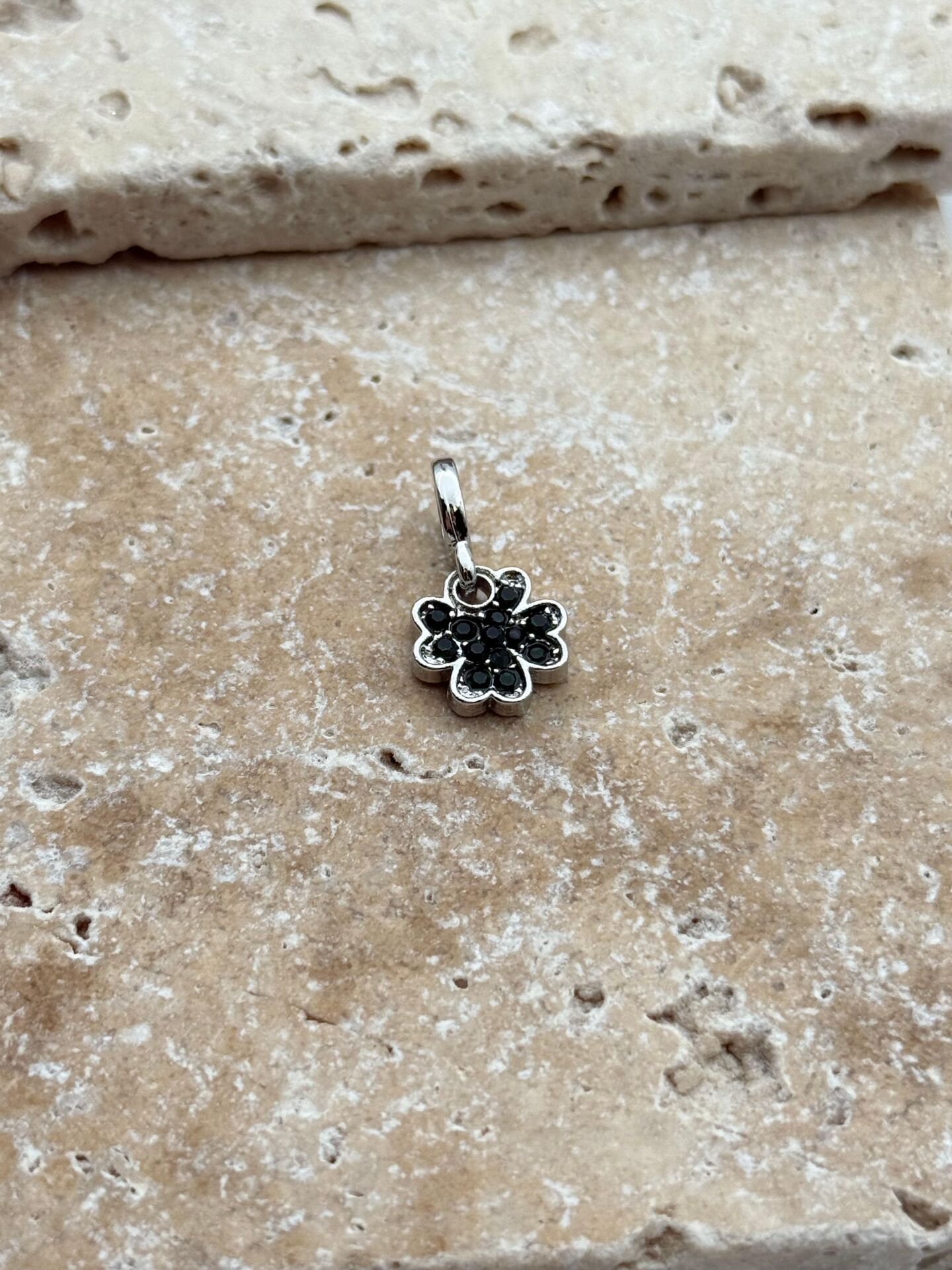 PNDR Charm // CHARM-890