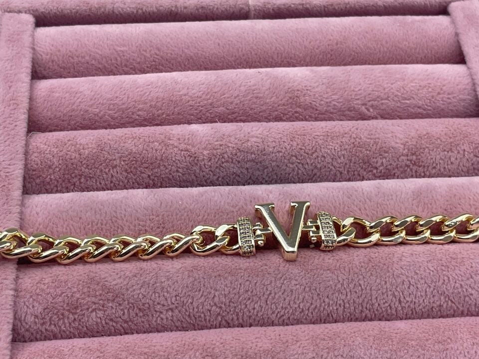 VİP Harf Bileklik (V)