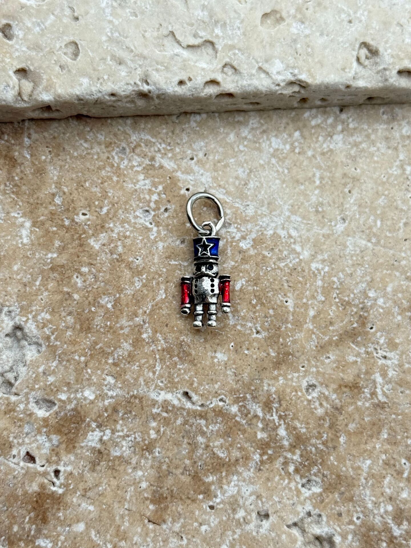 PNDR Charm // CHARM-896