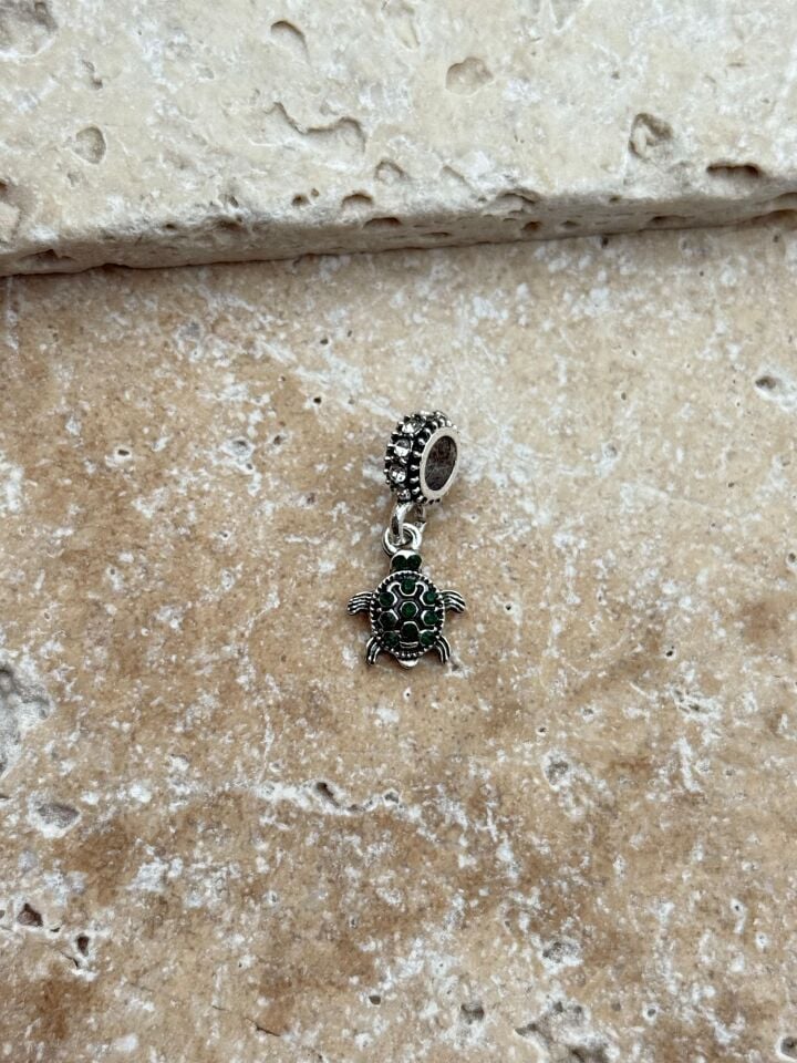 PNDR Charm // CHARM-899