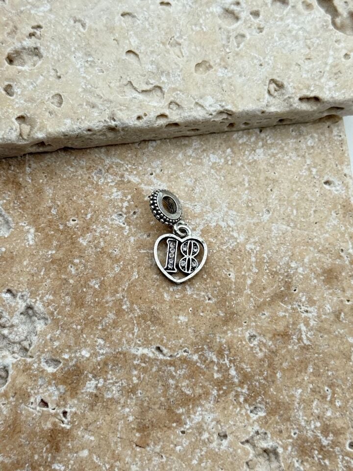 PNDR Charm // CHARM-902