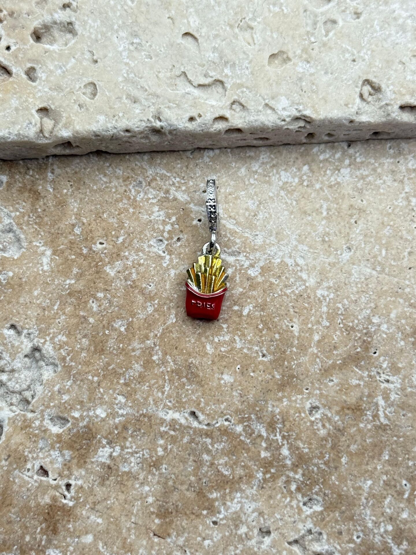 PNDR Charm // CHARM-909