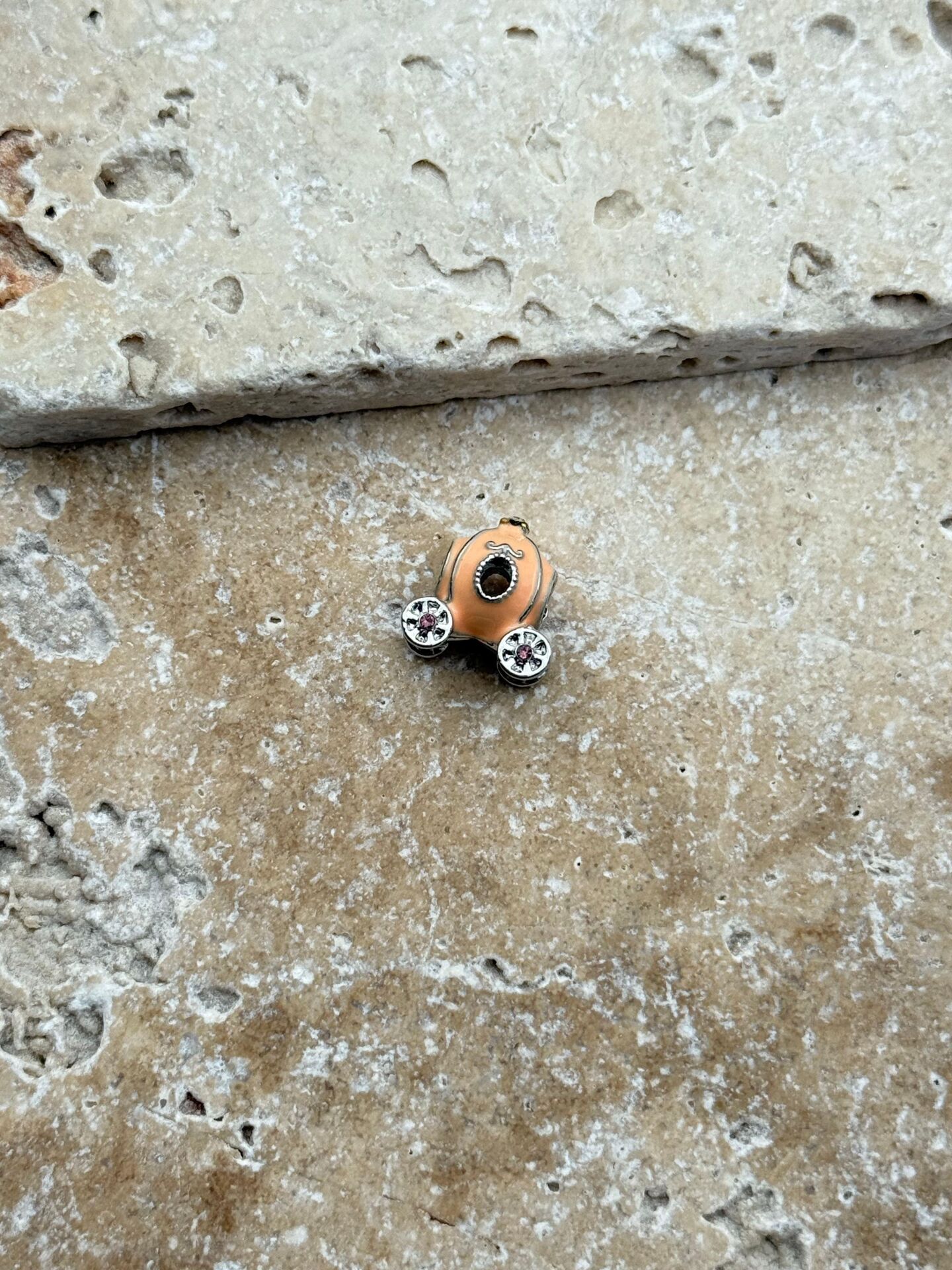 PNDR Charm // CHARM-913