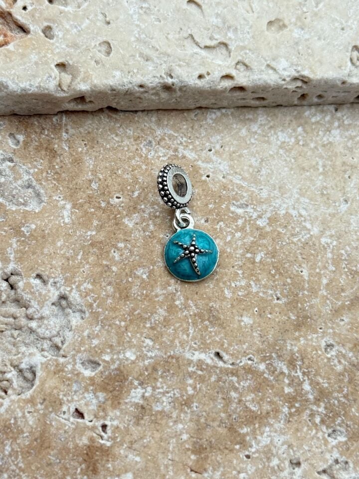 PNDR Charm // CHARM-923