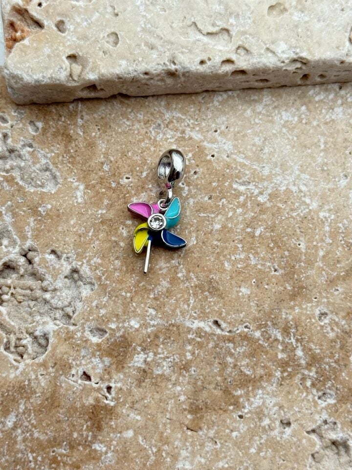 PNDR Charm // CHARM-925