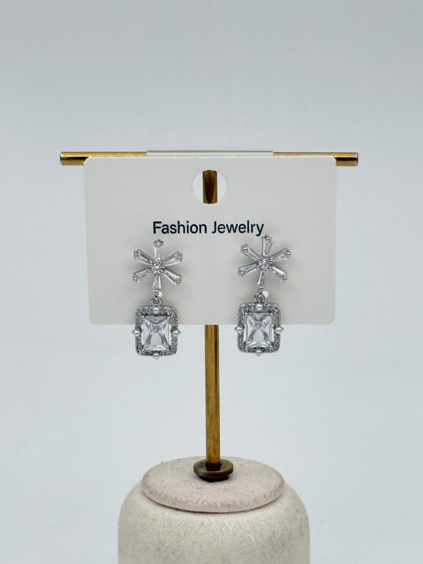 Zirkon Taşlı Rodyum Kaplama Küpe // ITHAL-3692