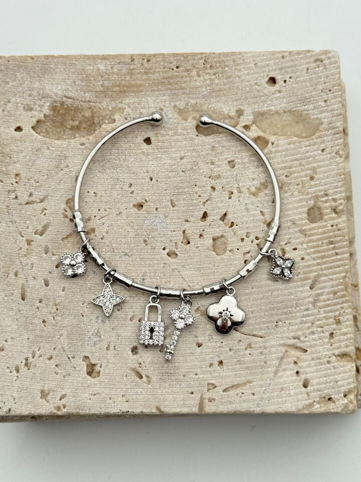 Çelik Charmlı Bileklik // KELEPCE-4211