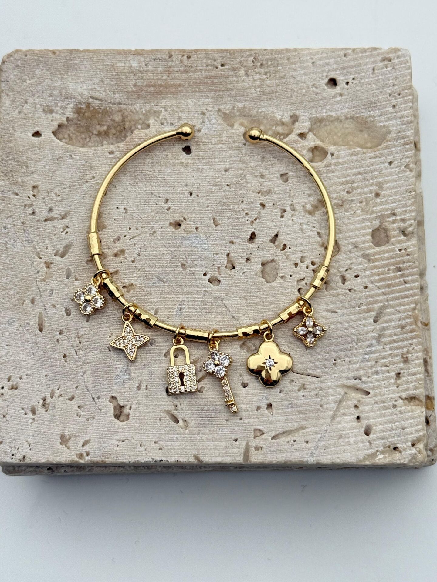 Çelik Charmlı Bileklik // KELEPCE-4212