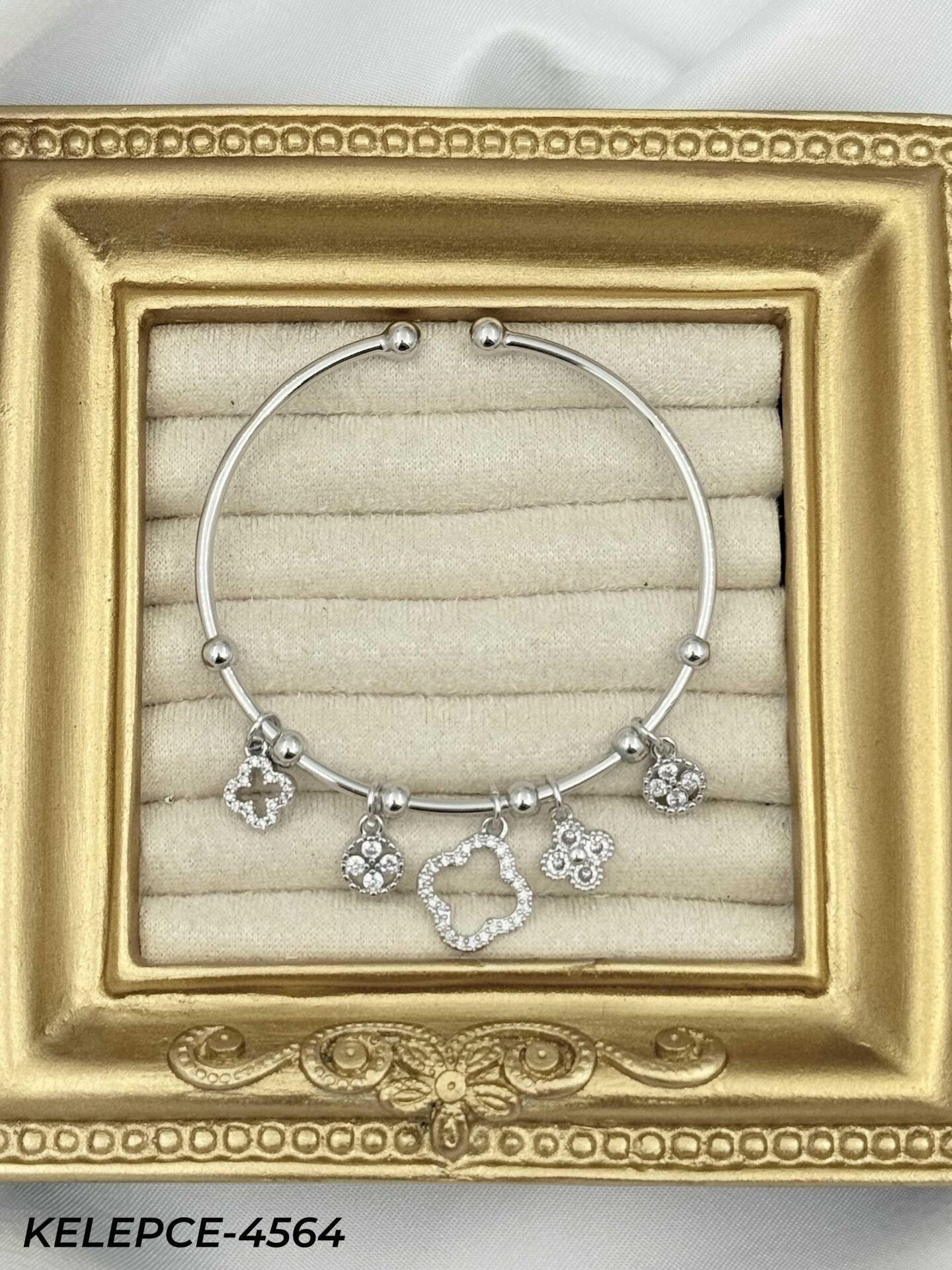 Çelik Charmlı Bileklik // KELEPCE-4564