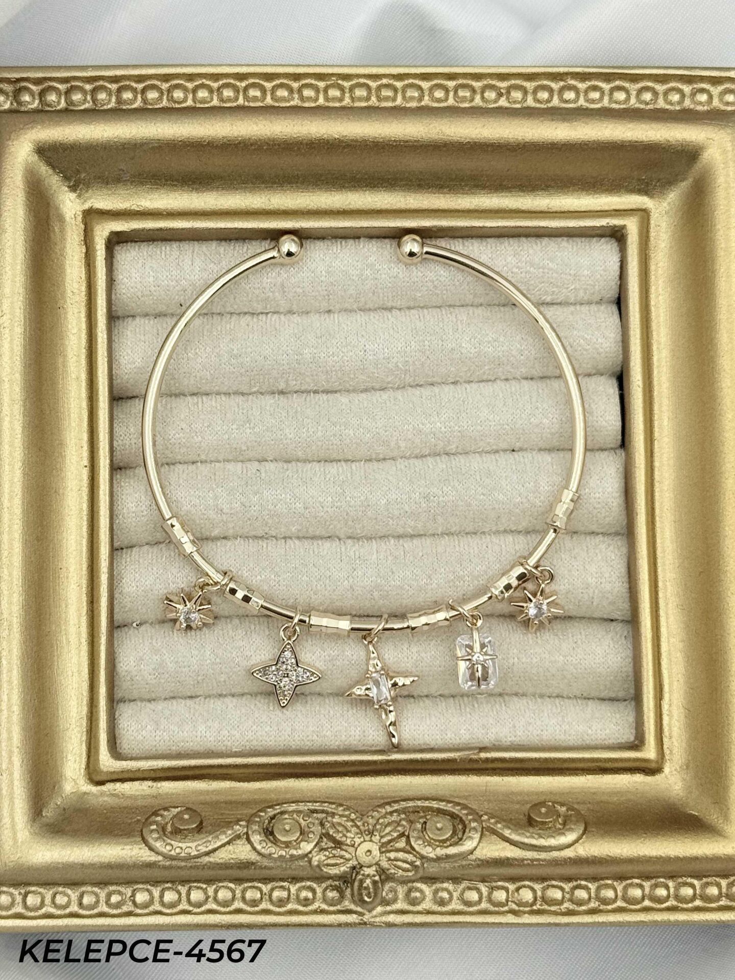 Çelik Charmlı Bileklik // KELEPCE-4567