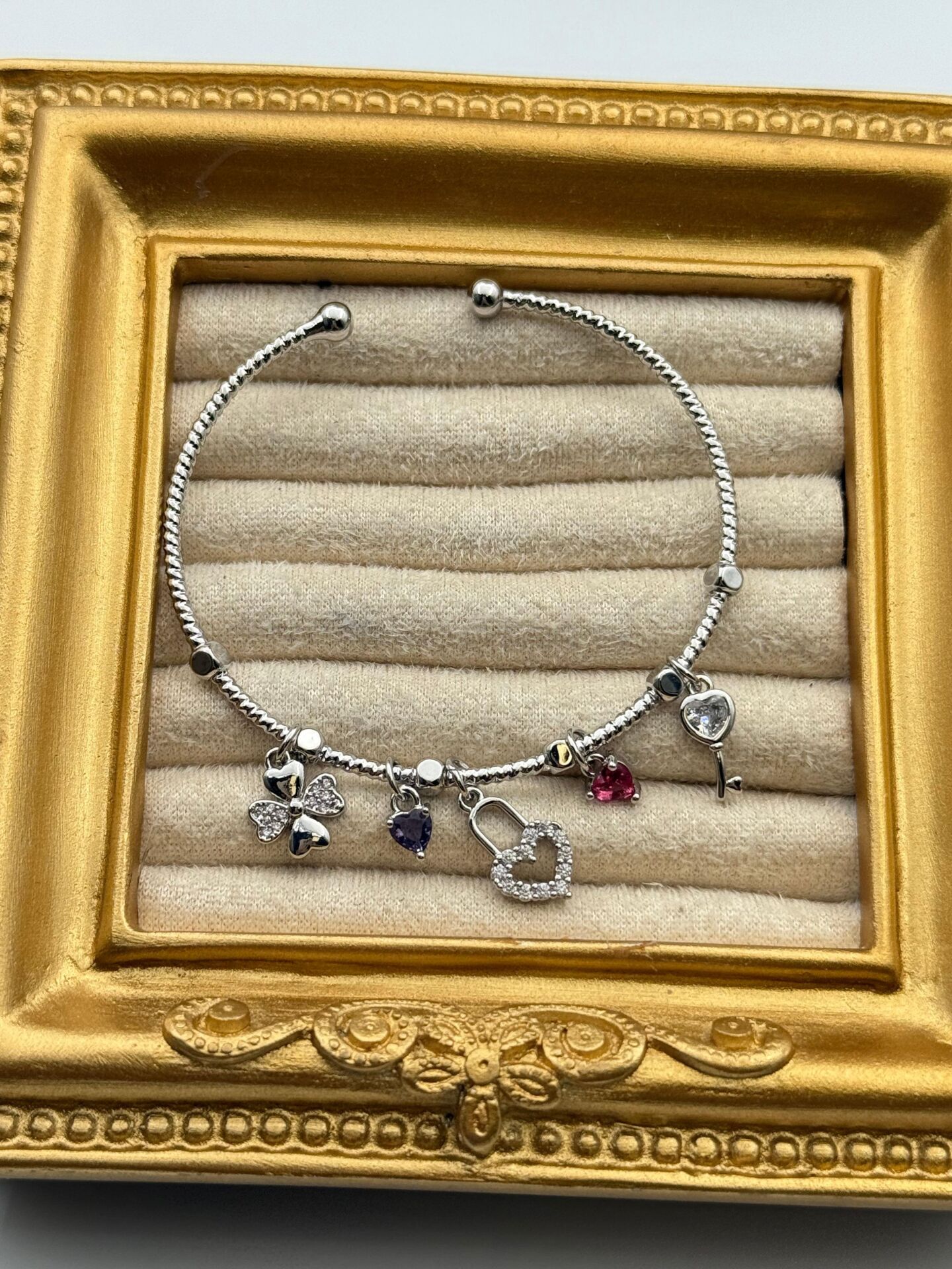 Çelik Charmlı Bileklik // BILEK-6109