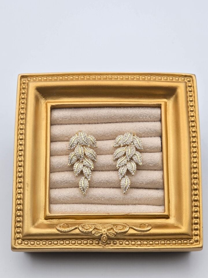 Rhodinierte Ohrringe mit Zirkonsteinen // ITHAL-3230