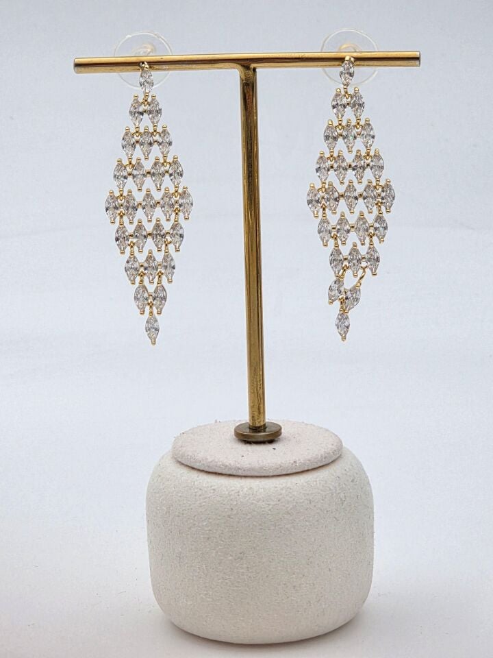 Rhodinierte Ohrringe mit Zirkonsteinen // ITHAL-3236