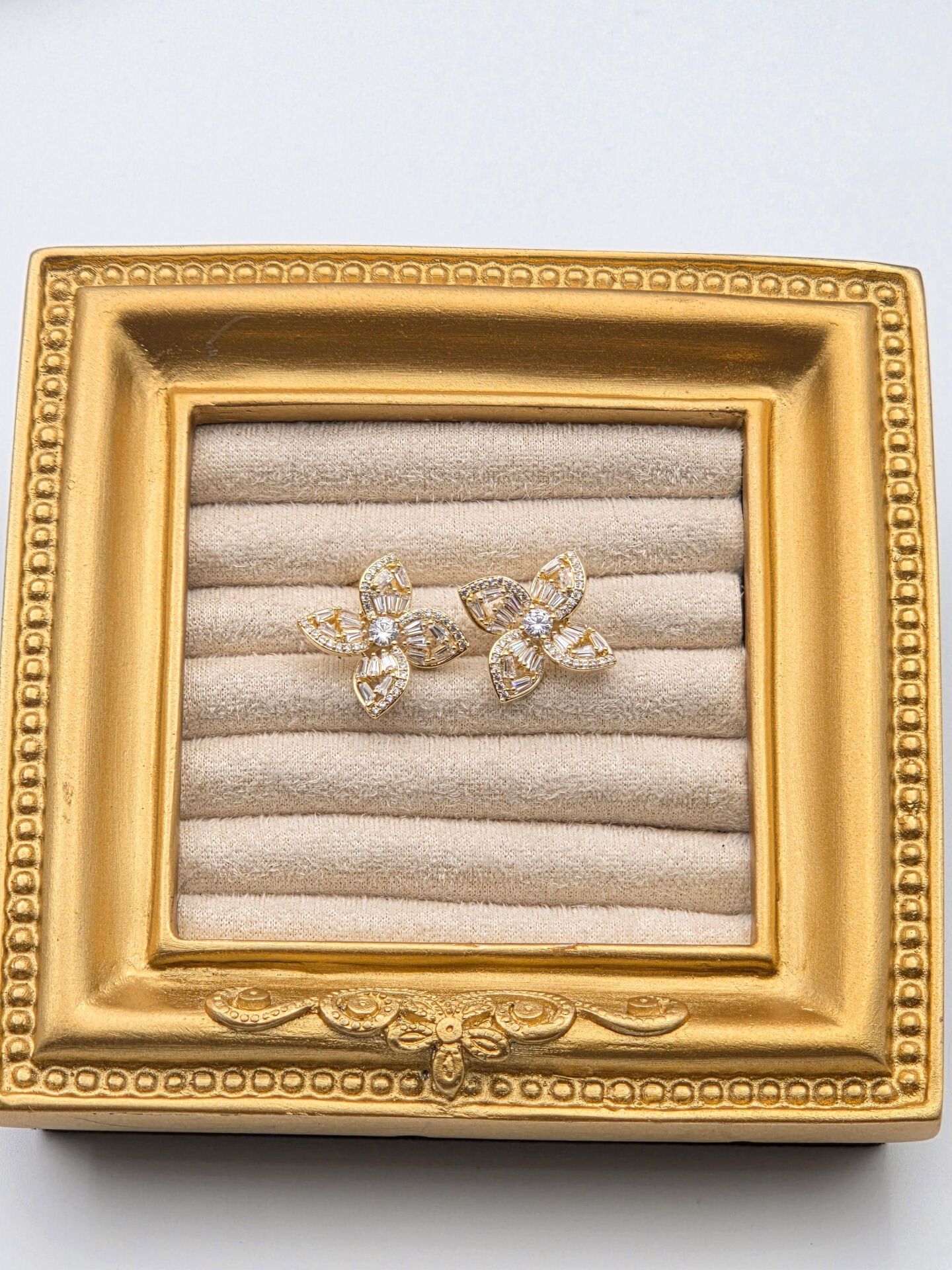 Zirkon Taşlı Rodyum Kaplama Küpe // ITHAL-3267