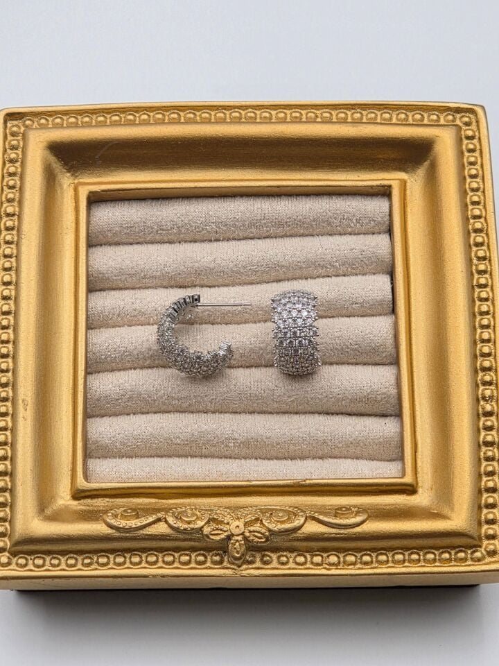 Rhodinierte Ohrringe mit Zirkonsteinen // ITHAL-3269