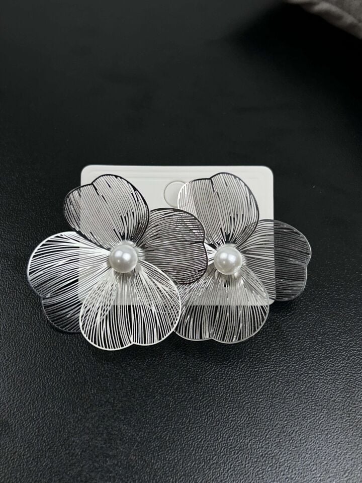 VIP Earrings // IMPORT-2217