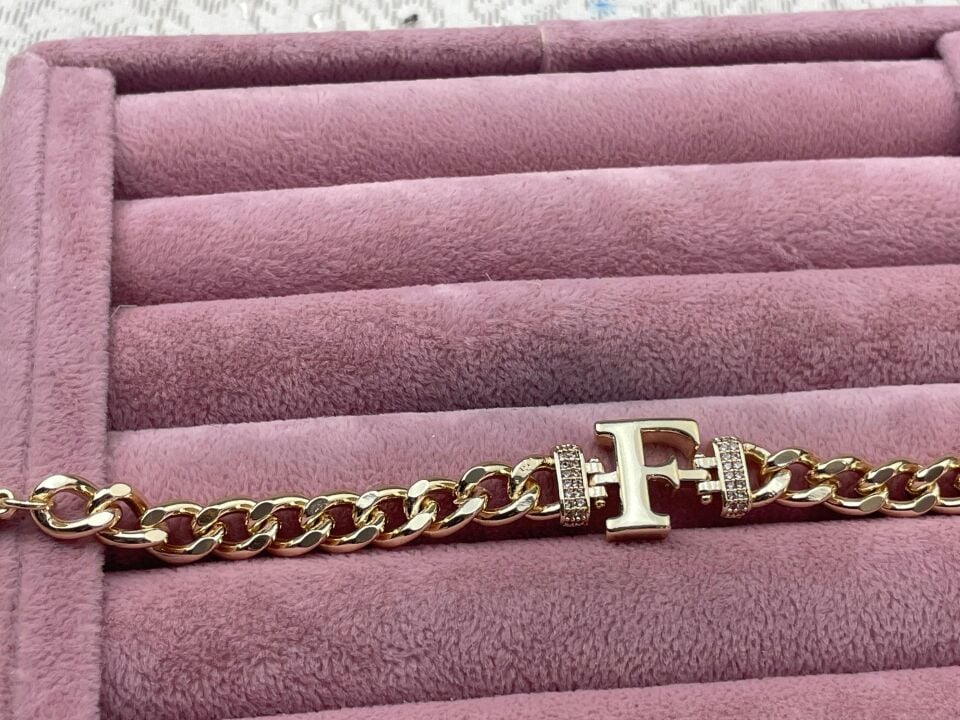 VIP Letter Bracelet (F)