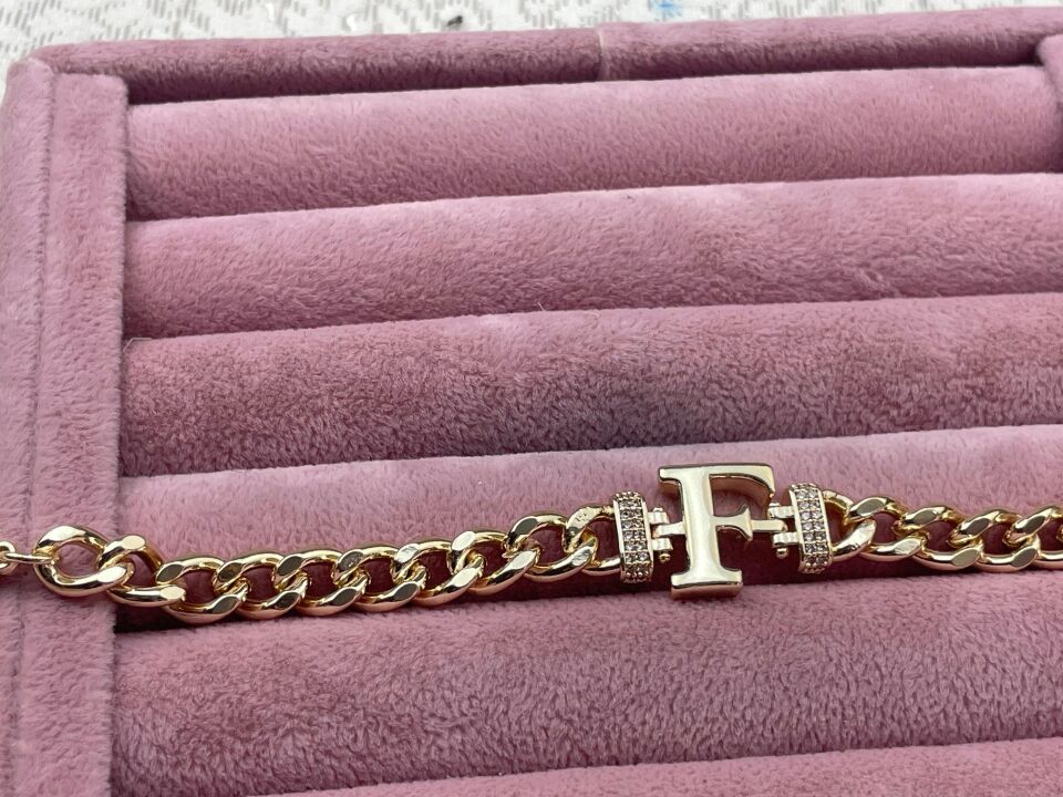 VIP Letter Bracelet (F)